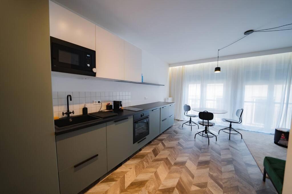 בודפשט Designer Flat Heart Of The City מראה חיצוני תמונה